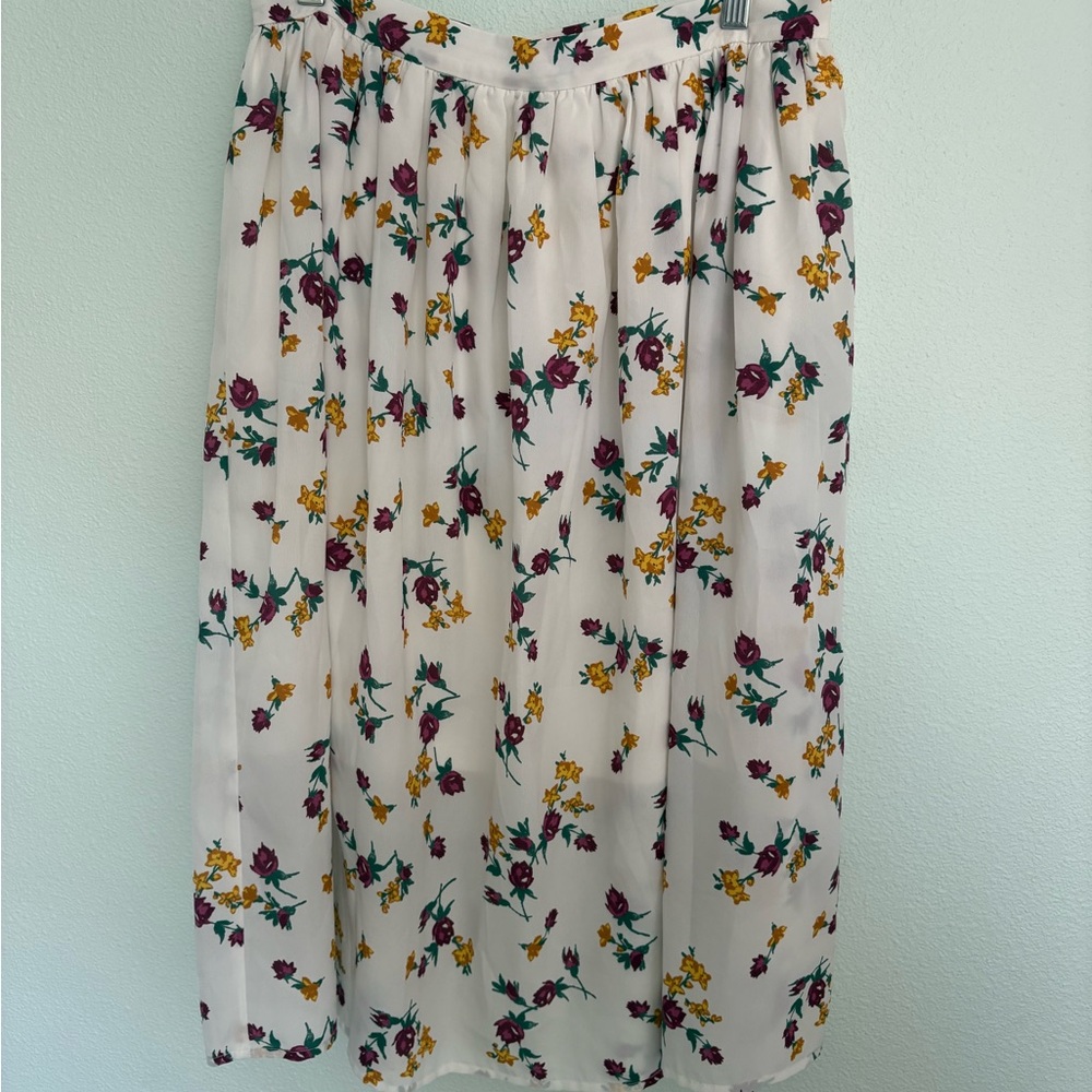 Mid-rise flowing floral skirt.